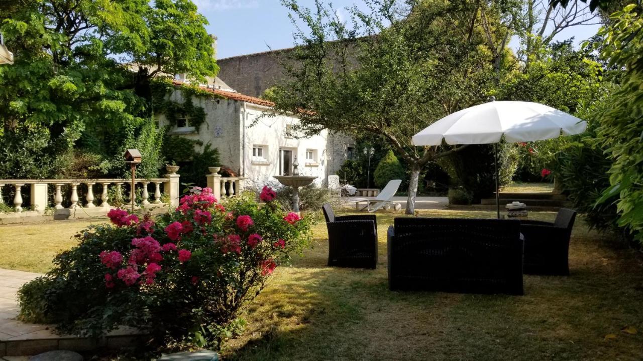 La Maison Blanche Blaye Exterior photo
