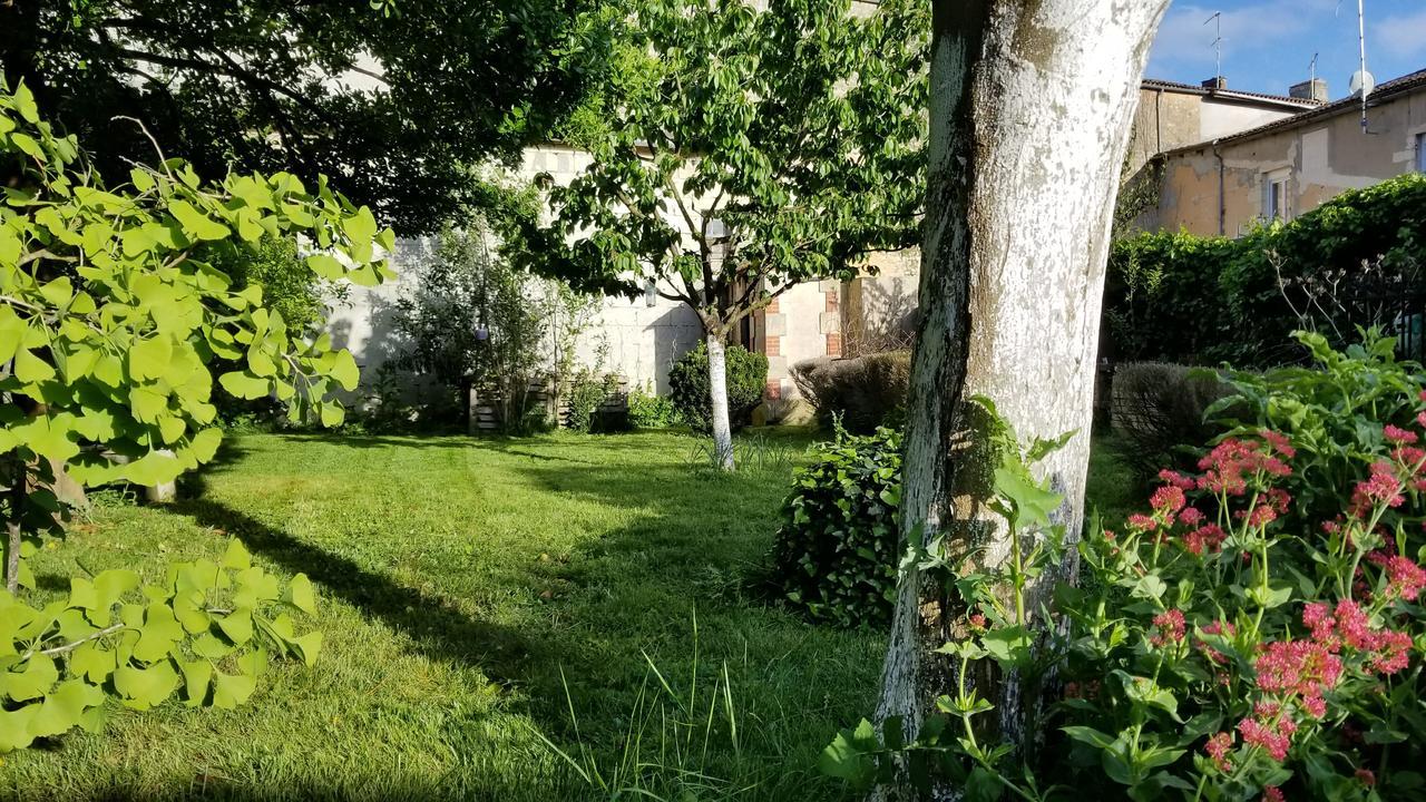 La Maison Blanche Blaye Exterior photo
